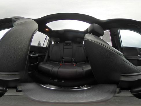 Used 2025 Mercedes-Benz GLB 250 4MATIC image 45