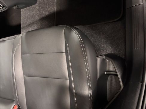 Certified 2025 Volvo XC40 B5 Plus image 23