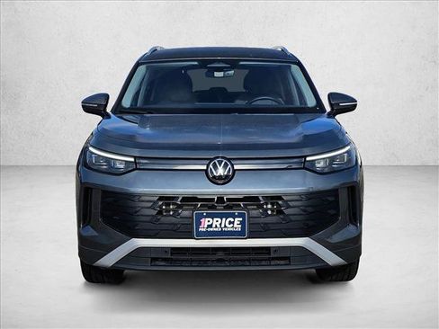 Used 2026 Volkswagen Tiguan SE AWD/4WD image 2