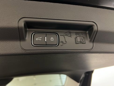 New 2025 Ford Explorer Active image 34