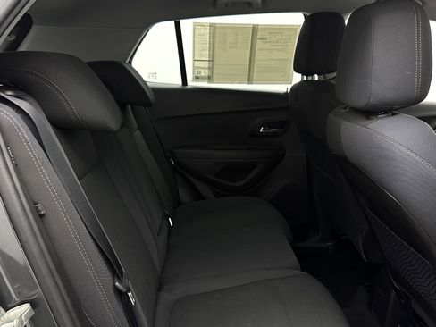 Used 2019 Chevrolet Trax LS FWD image 27