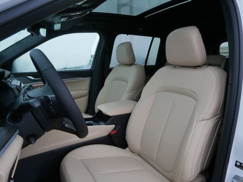 New 2025 Jeep Grand Cherokee Limited w/ Luxury Tech Group II image 5