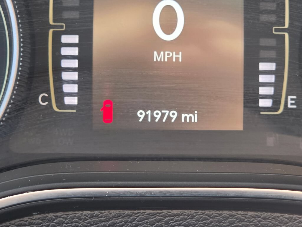Used 2019 Jeep Cherokee Latitude Plus w/ Cold Weather Group AWD/4WD image 25