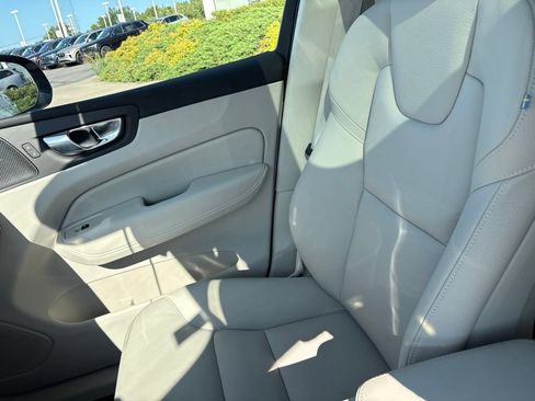 Certified 2025 Volvo XC60 T8 Plus w/ Protection Package Premier AWD/4WD image 27