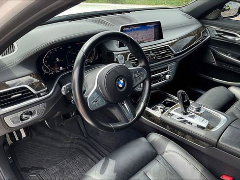 Used 2022 BMW 740i w/ M Sport Package image 15