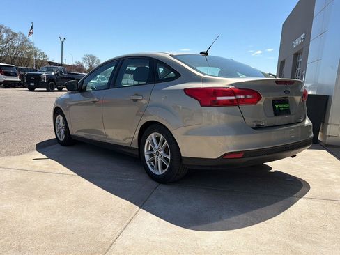 Used 2016 Ford Focus SE FWD image 3