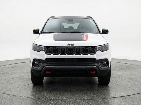 Used 2025 Jeep Compass Trailhawk AWD/4WD image 2