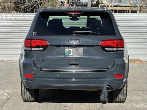 Used 2018 Jeep Grand Cherokee Altitude image 11