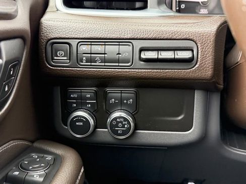 Used 2021 GMC Yukon XL Denali image 31