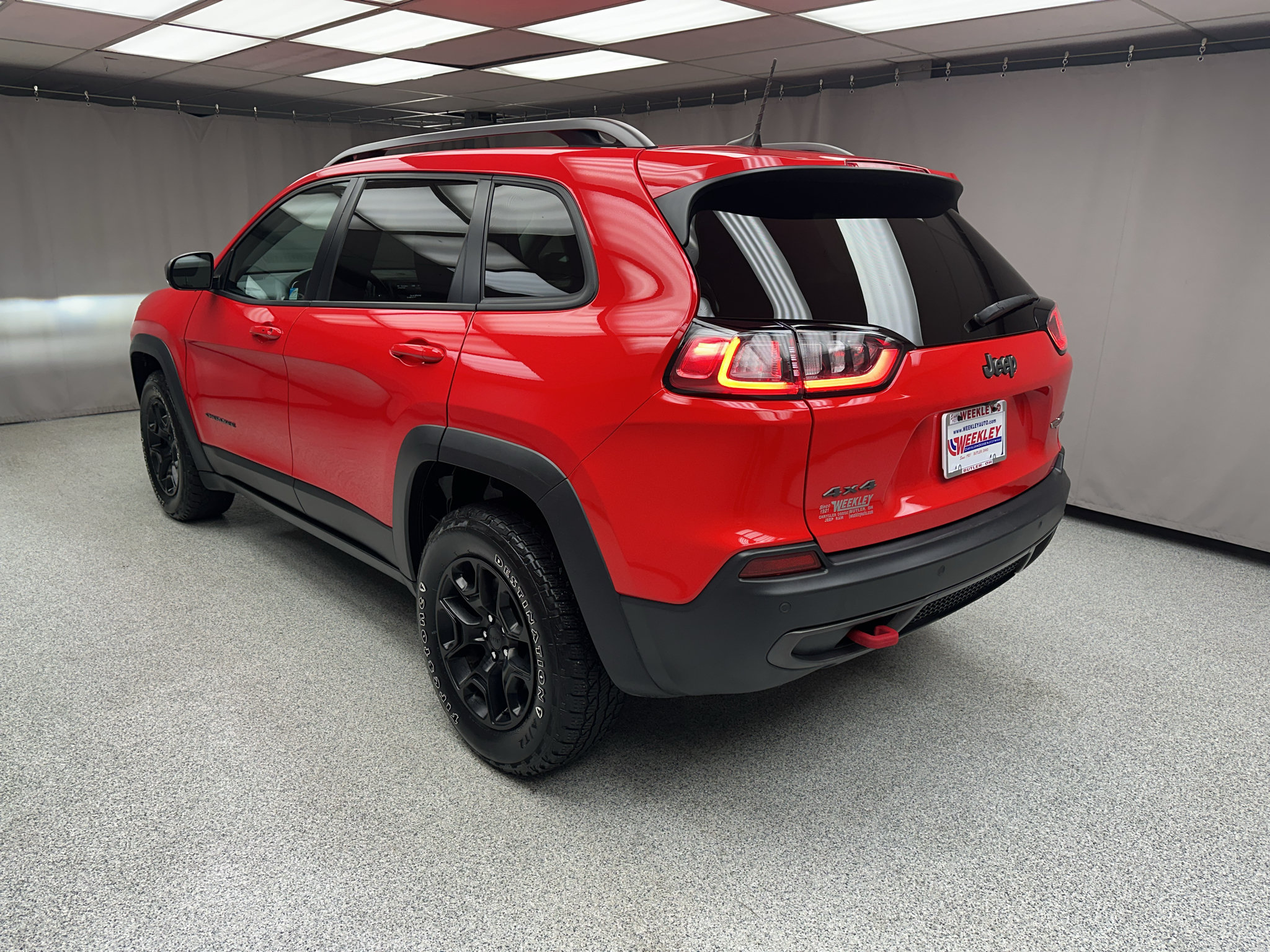 Used 2019 Jeep Cherokee Trailhawk w/ Comfort/Convenience Group AWD/4WD image 13