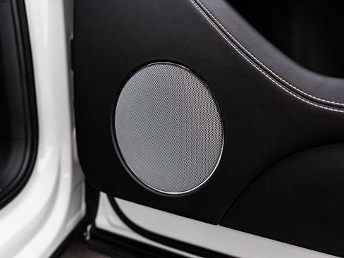 Used 2022 Bentley Bentayga image 41