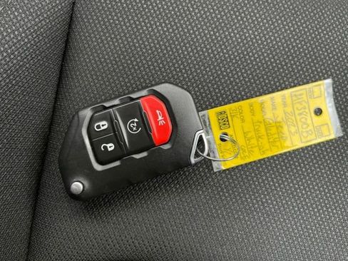 Used 2023 Jeep Gladiator Willys image 25