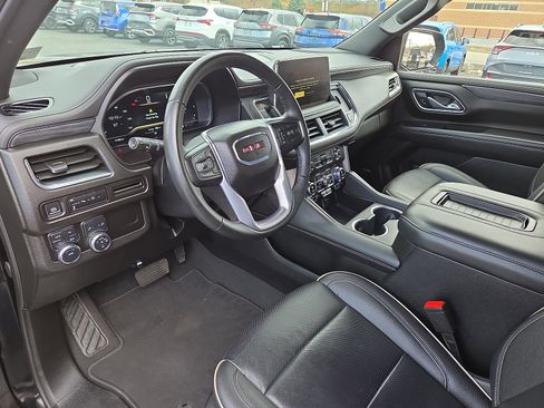 Used 2024 GMC Yukon SLT AWD/4WD image 15