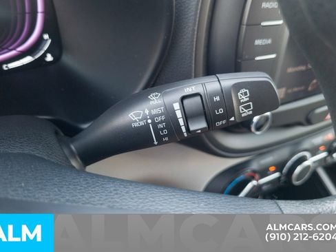 Used 2025 Kia Soul LX w/ LX Technology Package FWD image 30