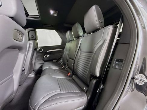 New 2026 Land Rover Discovery Dynamic SE image 24