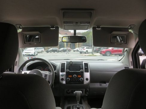 Used 2018 Nissan Frontier SV w/ Value Truck Package AWD/4WD image 14