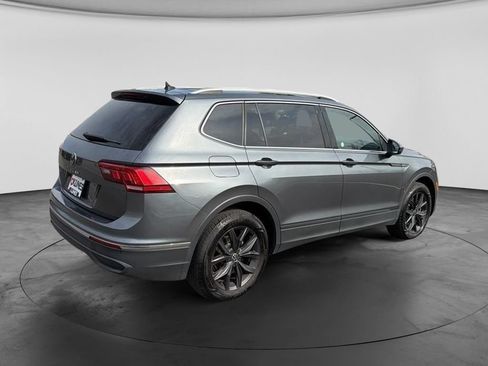 Used 2024 Volkswagen Tiguan SE FWD image 12