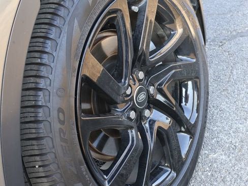 Used 2025 Land Rover Discovery S AWD/4WD image 39