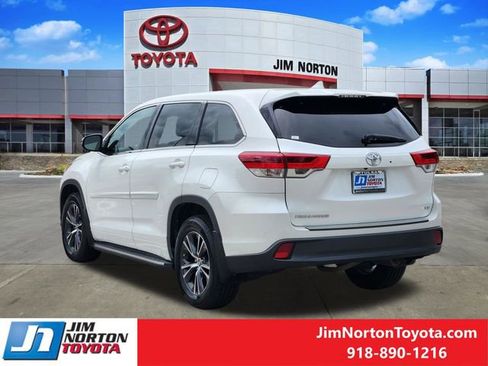 Used 2018 Toyota Highlander Plus FWD image 8