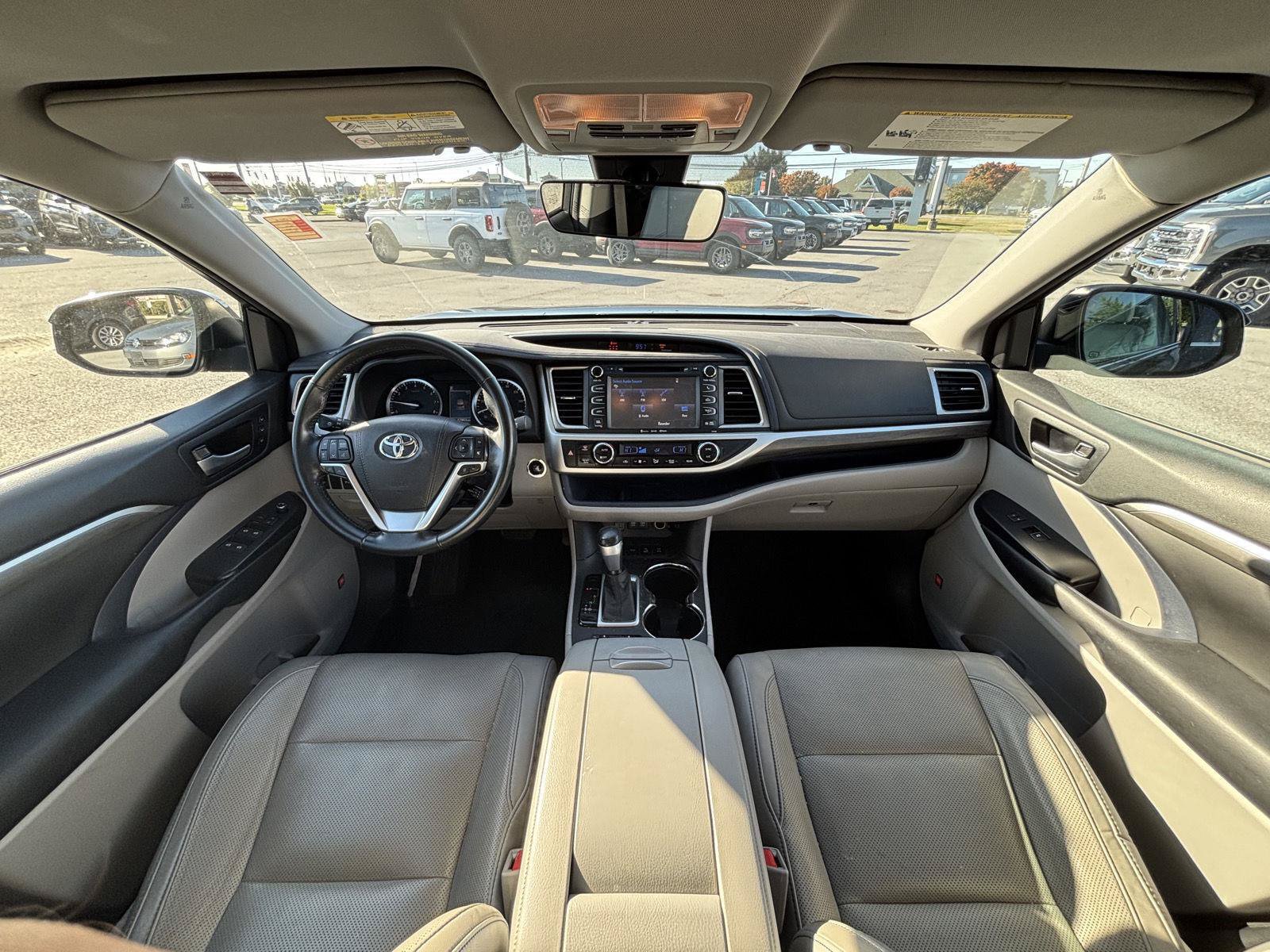 Used 2017 Toyota Highlander Limited AWD/4WD image 28
