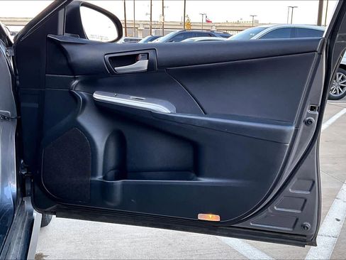 Used 2014 Toyota Camry SE image 21