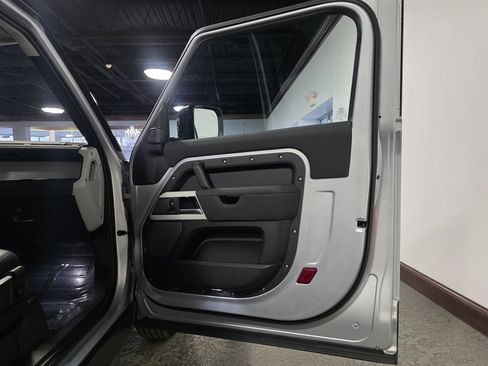 Used 2022 Land Rover Defender 90 S image 21