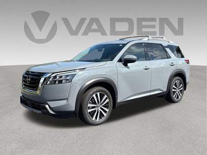 Used 2025 Nissan Pathfinder Platinum