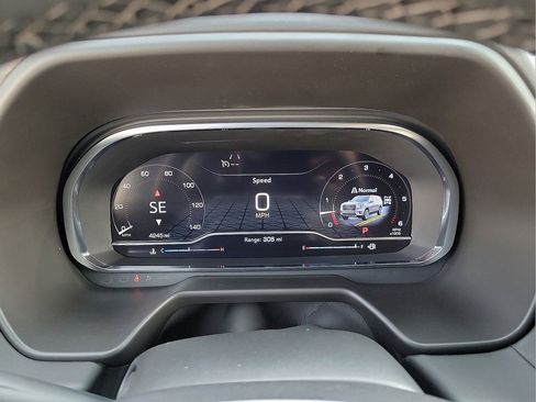 Used 2024 GMC Yukon XL SLT w/ SLT Premium Package image 13