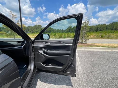 Certified 2025 Jeep Grand Cherokee Limited w/ Luxury Tech Group II AWD/4WD image 57
