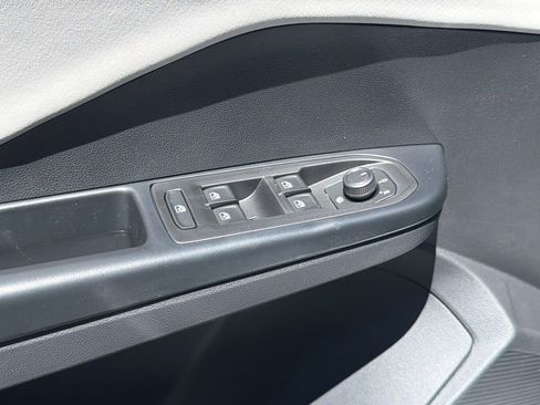New 2026 Volkswagen Taos SE AWD/4WD image 15