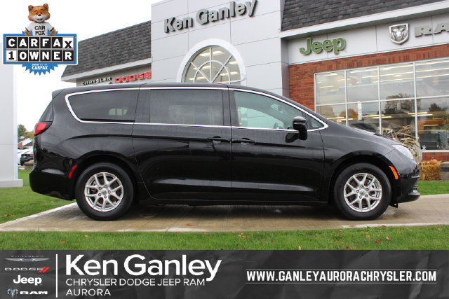 Used 2025 Chrysler Voyager LX FWD image 1