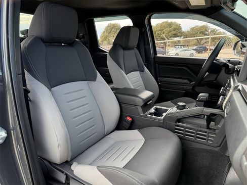 Used 2024 Toyota Tacoma TRD Off-Road image 29