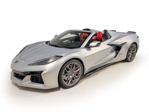 Used 2024 Chevrolet Corvette Z06 RWD image 2