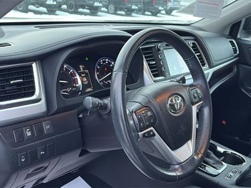 Used 2015 Toyota Highlander Limited image 10