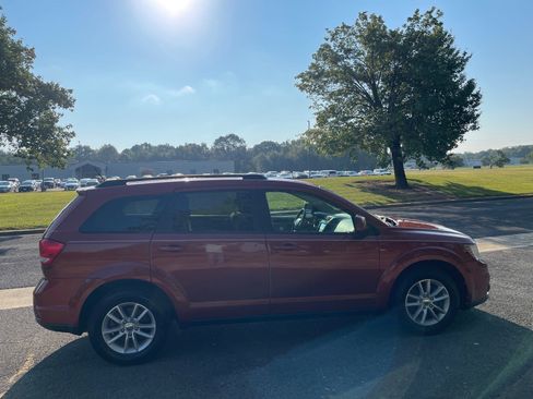 Used 2013 Dodge Journey SXT w/ Flexible Seating Group image 6