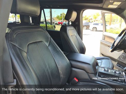 Used 2018 Ford Expedition Limited w/ Equipment Group 301A AWD/4WD image 15