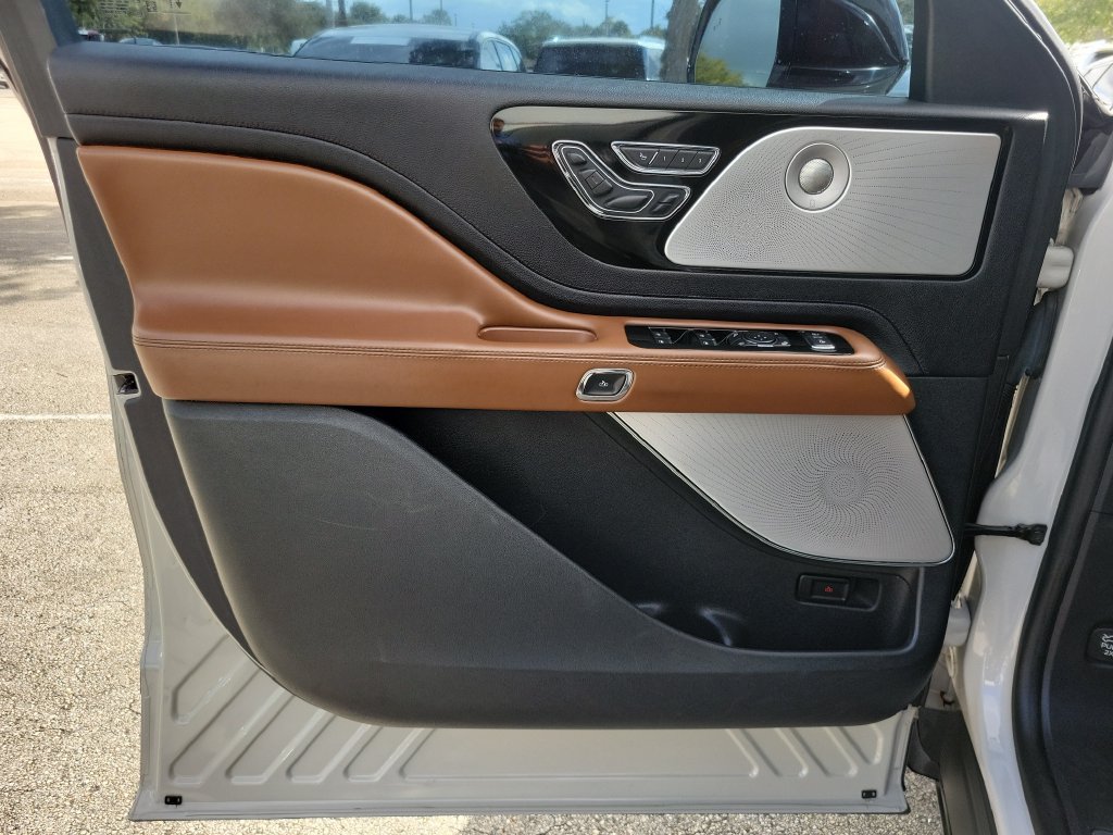 Certified 2023 Lincoln Aviator Reserve w/ Equipment Group 201A RWD image 12