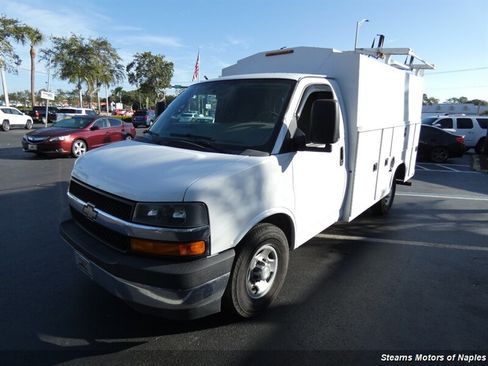 Used 2017 Chevrolet Express 3500 image 8