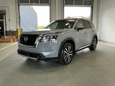 Used 2025 Nissan Pathfinder Platinum w/ Cargo Package AWD/4WD image 2