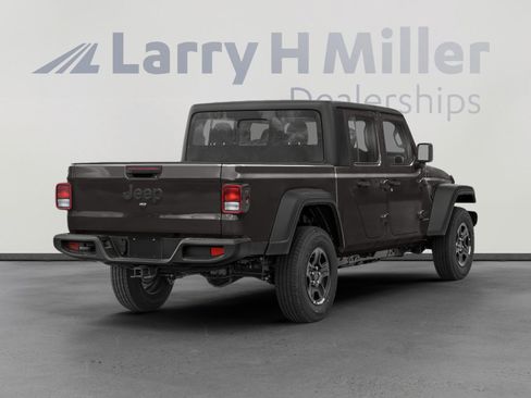 Used 2023 Jeep Gladiator Sport AWD/4WD image 2