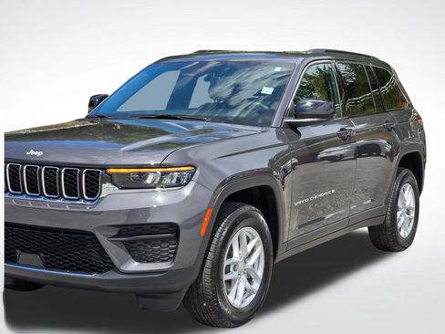 Used 2025 Jeep Grand Cherokee Laredo X AWD/4WD image 50