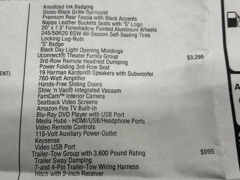 Used 2023 Chrysler Pacifica Limited w/ Uconnect Theater Family Group image 58