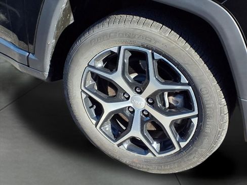 Used 2024 Jeep Compass Limited image 5