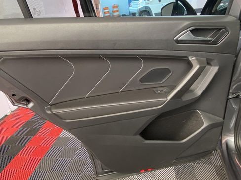Used 2022 Volkswagen Tiguan SE image 18