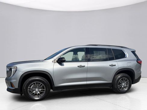 Used 2025 GMC Acadia Elevation AWD/4WD image 2