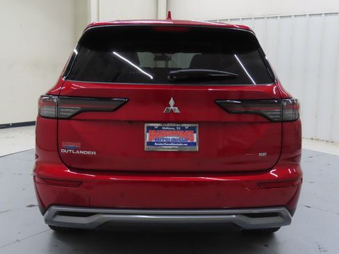 Used 2025 Mitsubishi Outlander SE FWD image 4