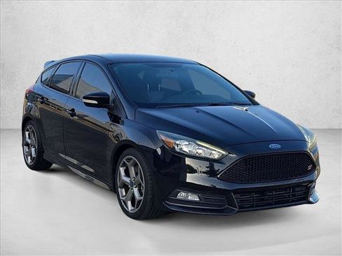 Used 2018 Ford Focus ST FWD image 3