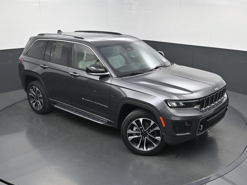 Used 2022 Jeep Grand Cherokee Overland w/ Luxury Tech Group IV RWD image 40