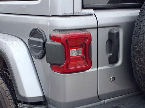 Used 2020 Jeep Wrangler Unlimited Sahara image 6