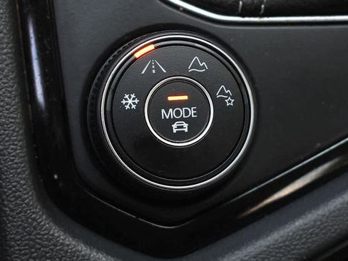 Used 2024 Volkswagen Taos SE AWD/4WD image 20